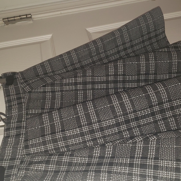 Divided H&M Grey Plaid Skater Skirt - Picture 2 of 4